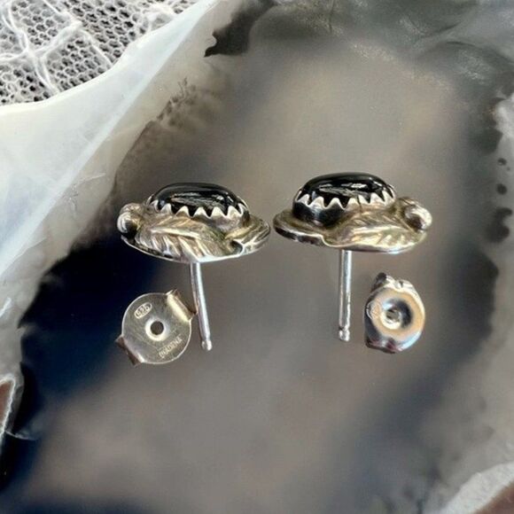 Vintage 70’s Native Black Onyx Post Earrings - Picture 5 of 12